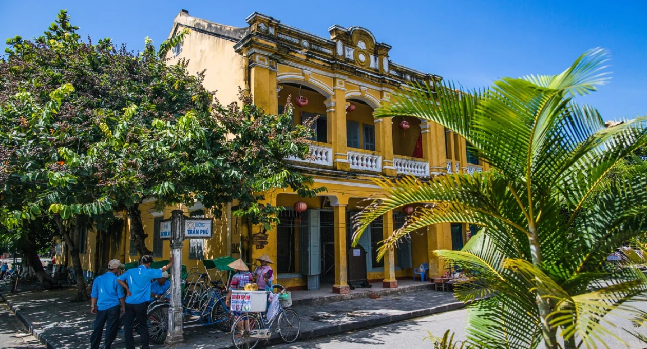 Hoi An old town & lantern-lit streets · official photograph